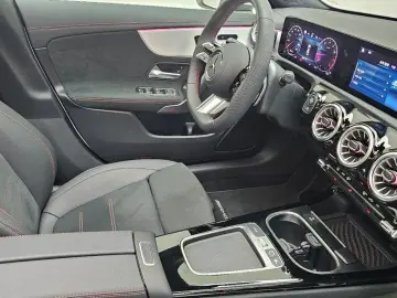 2025 Mercedes-Benz CLA с пробегом 228 км