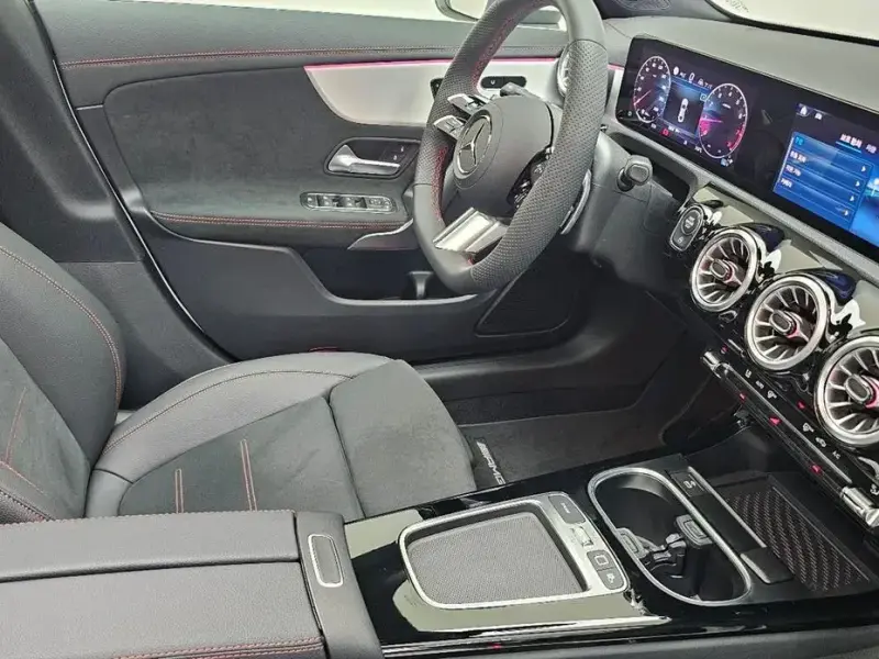 2025 Mercedes-Benz CLA с пробегом 228 км