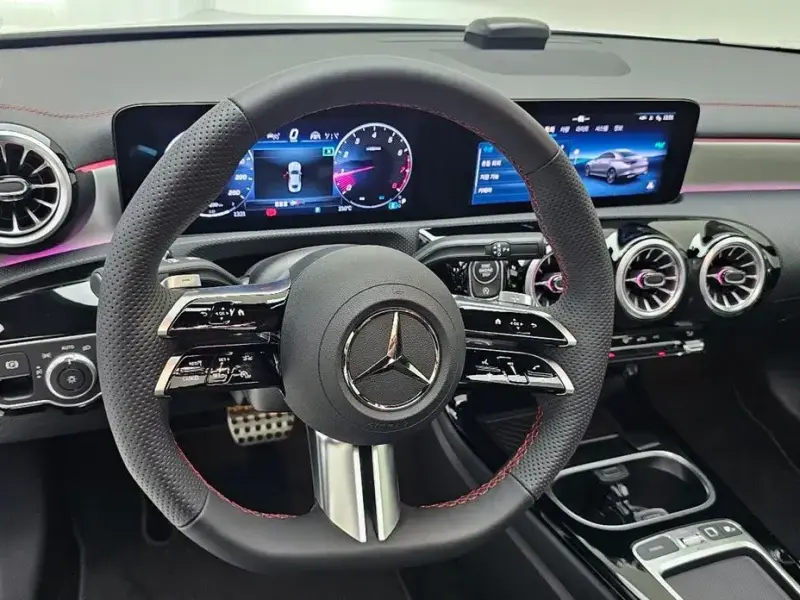 2025 Mercedes-Benz CLA с пробегом 228 км