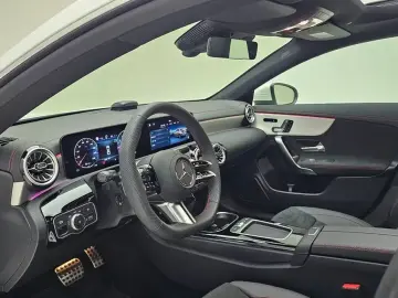 2025 Mercedes-Benz CLA с пробегом 228 км