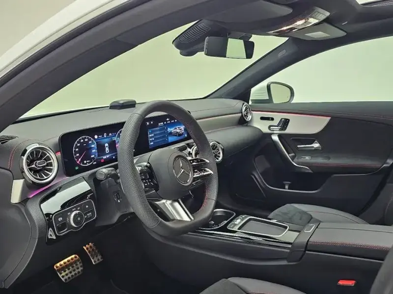 2025 Mercedes-Benz CLA с пробегом 228 км