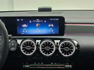 2025 Mercedes-Benz CLA с пробегом 228 км