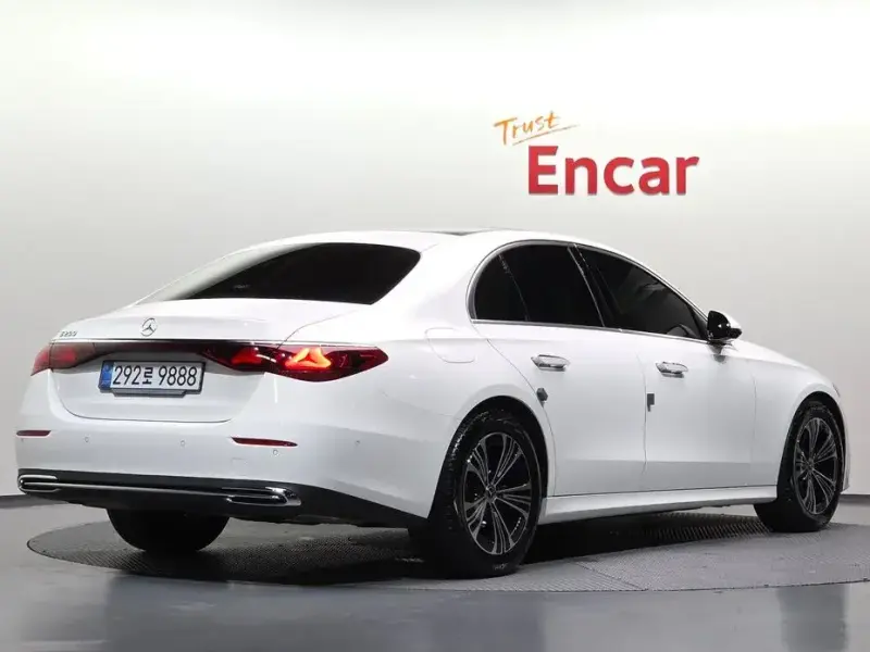2025 Mercedes-Benz E-Класс с пробегом 4 083 км