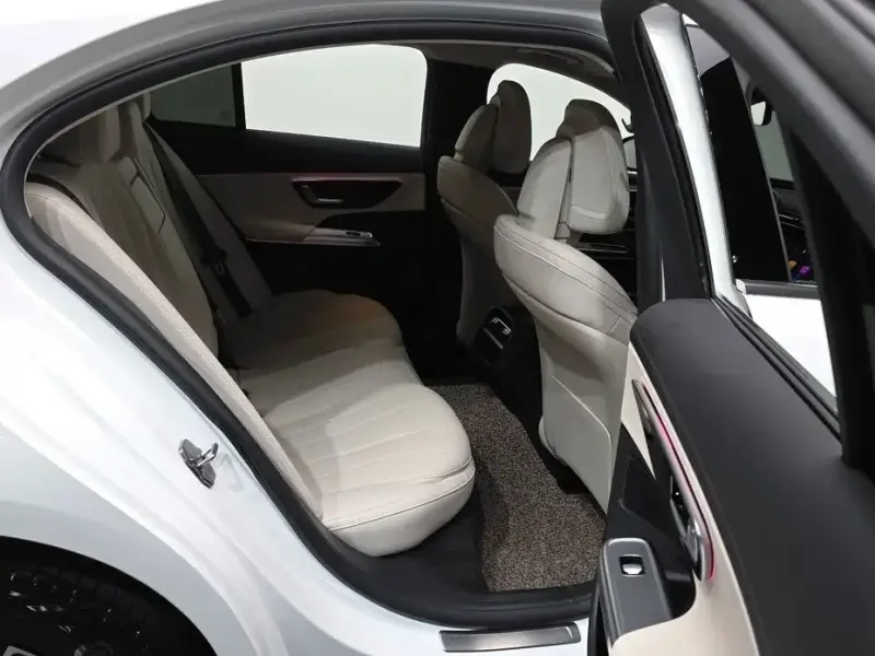 2025 Mercedes-Benz E-Класс с пробегом 4 083 км