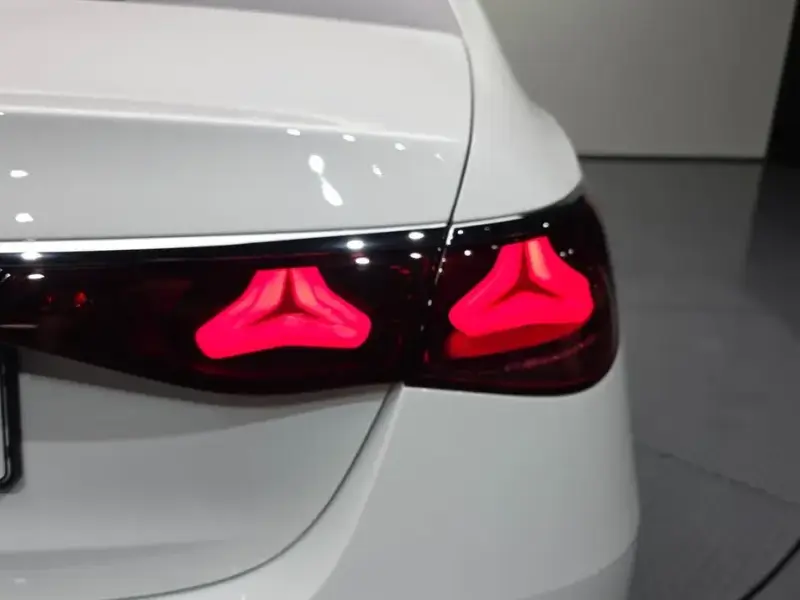 2025 Mercedes-Benz E-Класс с пробегом 4 083 км