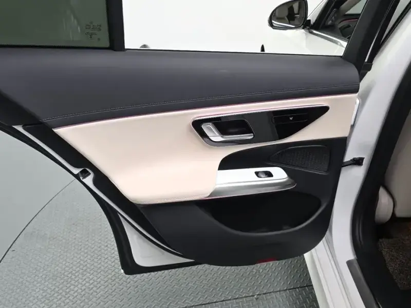 2025 Mercedes-Benz E-Класс с пробегом 4 083 км