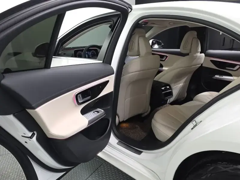 2025 Mercedes-Benz E-Класс с пробегом 4 083 км