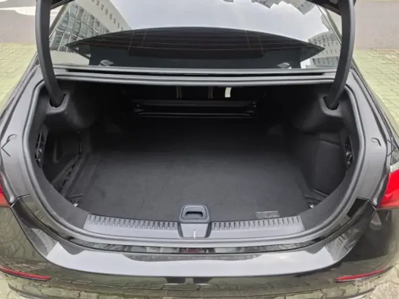 2024 Mercedes-Benz E-Класс с пробегом 10 799 км