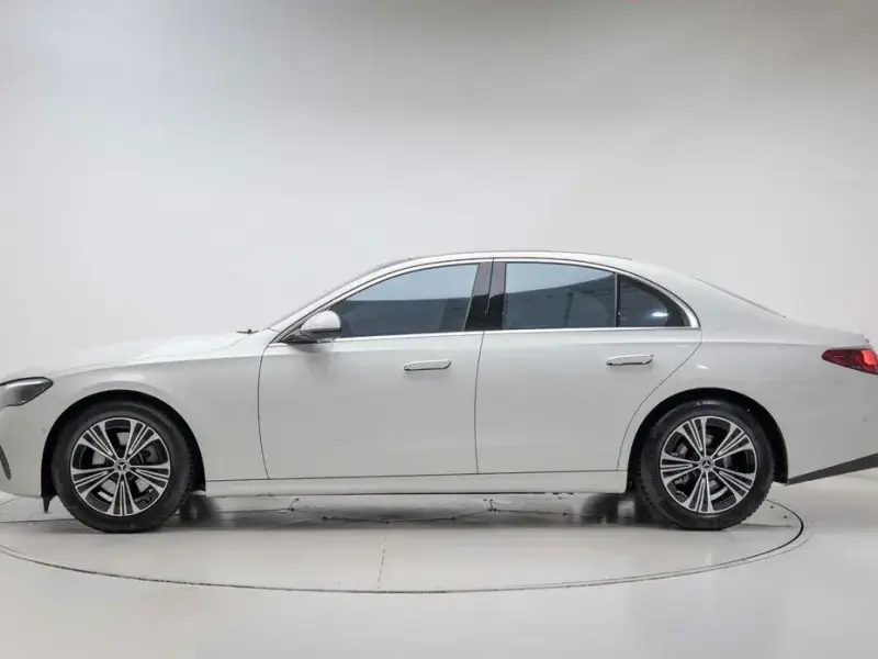 2025 Mercedes-Benz E-Класс с пробегом 3 740 км