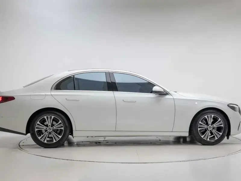 2025 Mercedes-Benz E-Класс с пробегом 3 740 км