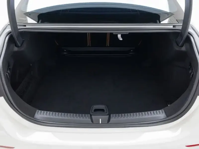 2025 Mercedes-Benz E-Класс с пробегом 3 740 км