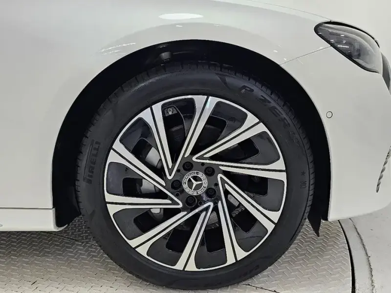 2025 Mercedes-Benz E-Класс с пробегом 1 696 км