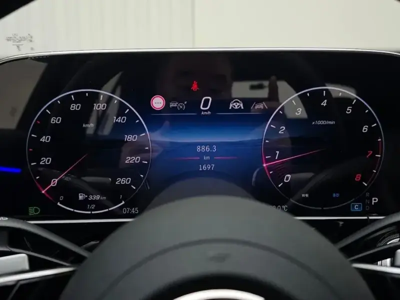 2025 Mercedes-Benz E-Класс с пробегом 1 696 км