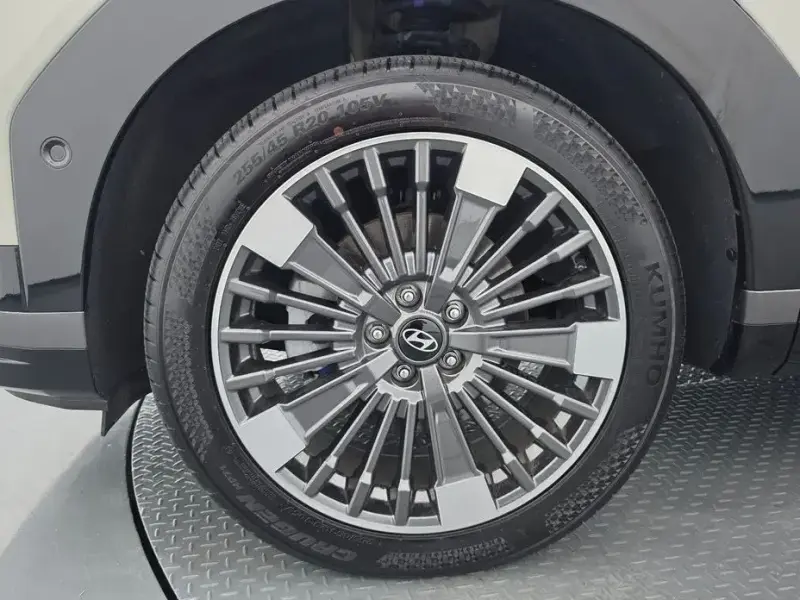 2024 Hyundai Santa Fe с пробегом 18 581 км