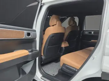 2023 Hyundai Santa Fe с пробегом 28 704 км