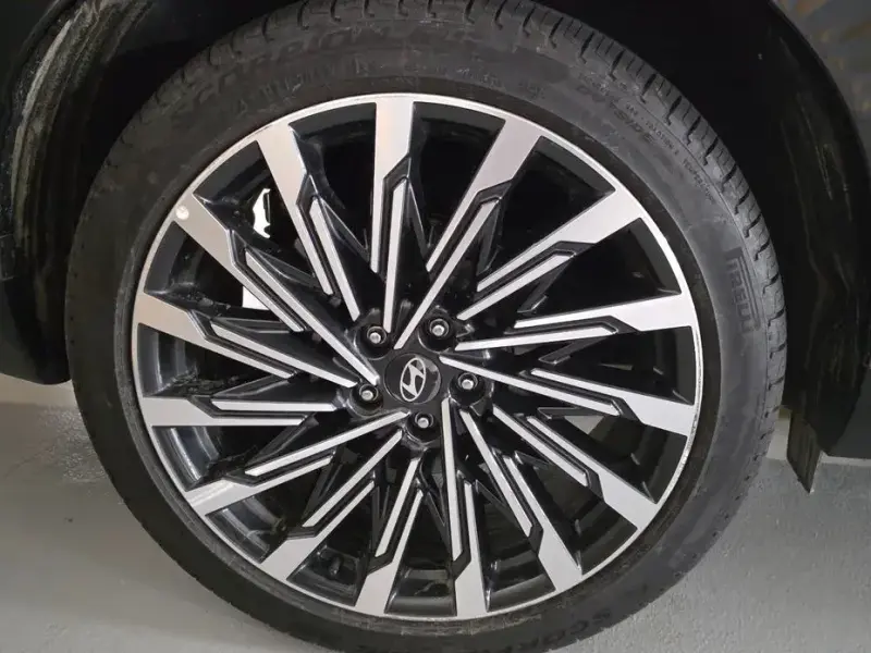 2024 Hyundai Santa Fe с пробегом 18 500 км