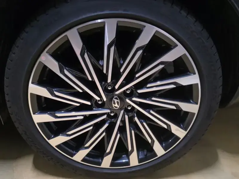 2024 Hyundai Santa Fe с пробегом 18 500 км