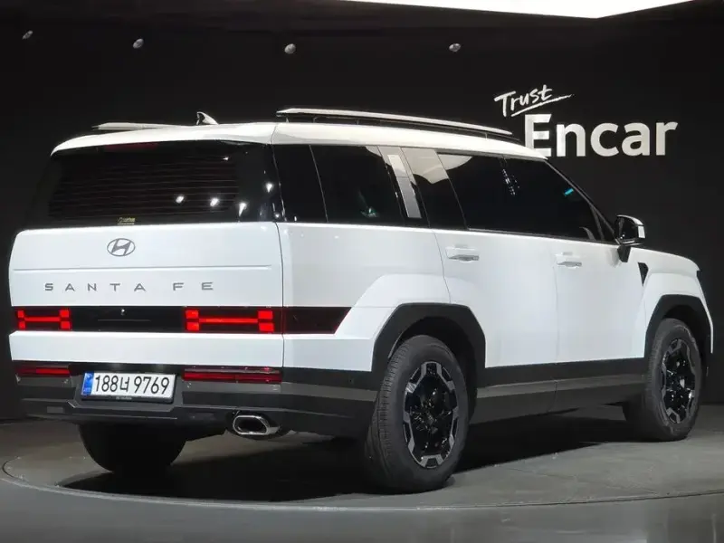 2025 Hyundai Santa Fe с пробегом 4 595 км