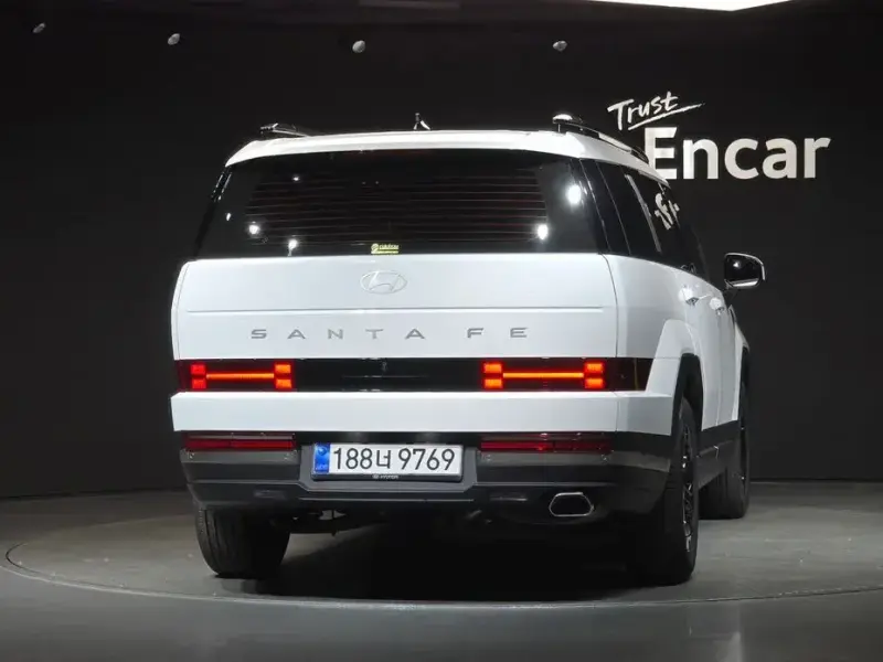 2025 Hyundai Santa Fe с пробегом 4 595 км