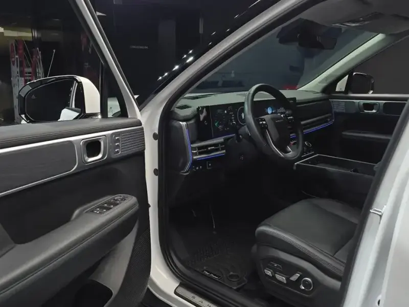 2025 Hyundai Santa Fe с пробегом 4 595 км