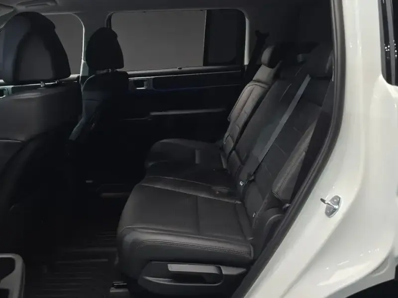 2025 Hyundai Santa Fe с пробегом 4 595 км