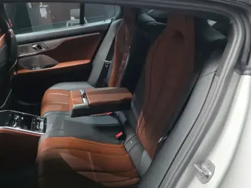 2022 BMW 8 серии с пробегом 72 513 км
