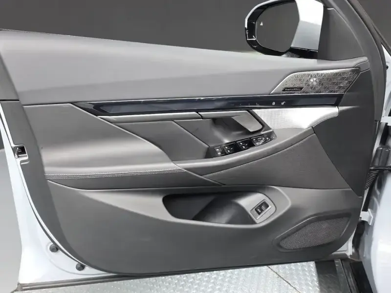 2026 BMW i5 с пробегом 10 873 км