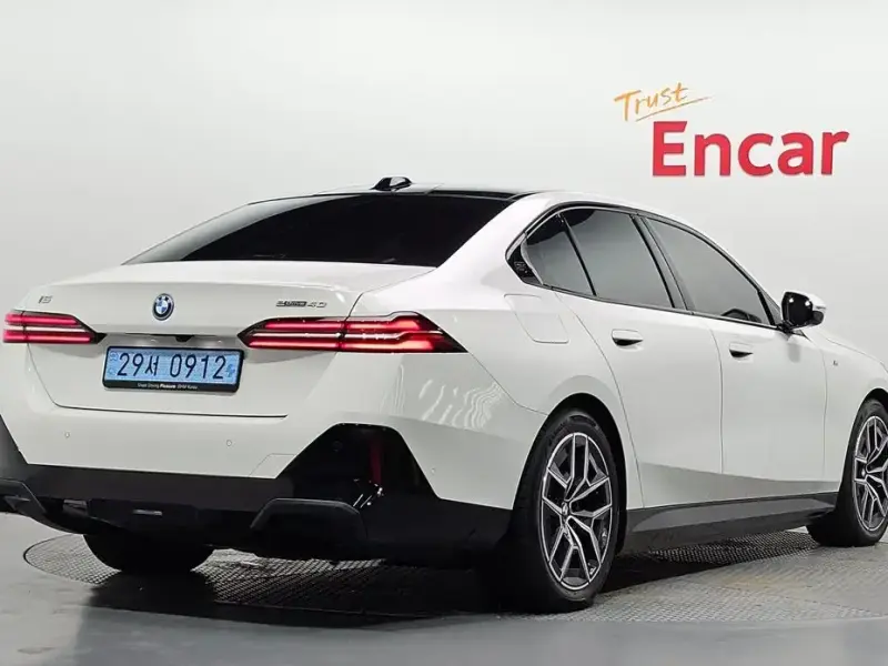 2025 BMW i5 с пробегом 24 205 км