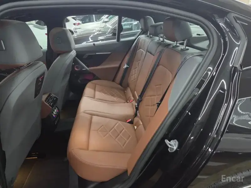 2025 BMW i5 с пробегом 4 500 км