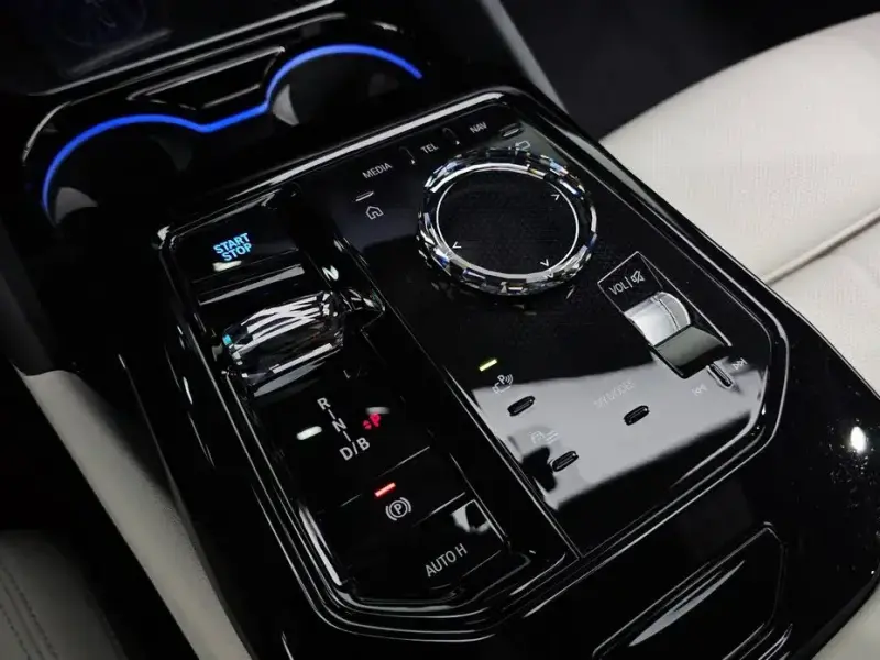2025 BMW i5 с пробегом 24 205 км