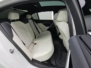 2025 BMW i5 с пробегом 24 205 км