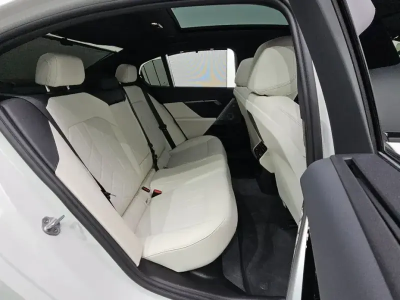 2025 BMW i5 с пробегом 24 205 км