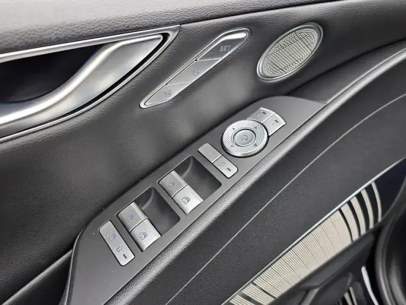 2023 Genesis G80 с пробегом 71 085 км