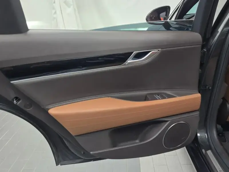 2023 Genesis G80 с пробегом 62 704 км