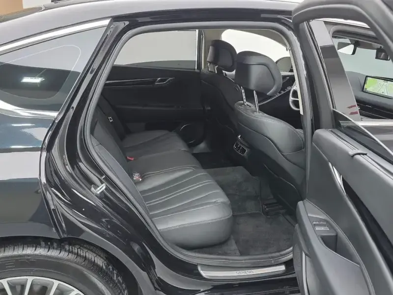 2023 Genesis G80 с пробегом 70 579 км