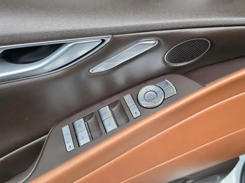 2023 Genesis G80 с пробегом 43 294 км