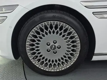 2023 Genesis G80 с пробегом 70 461 км