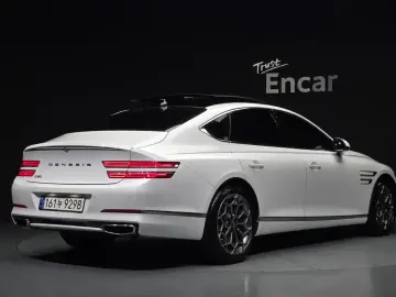 2023 Genesis G80 с пробегом 13 748 км
