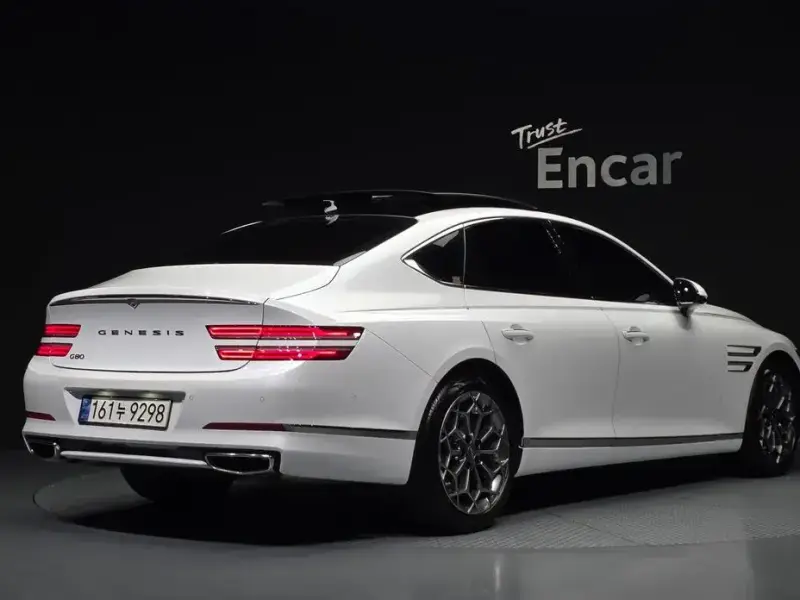 2023 Genesis G80 с пробегом 13 748 км