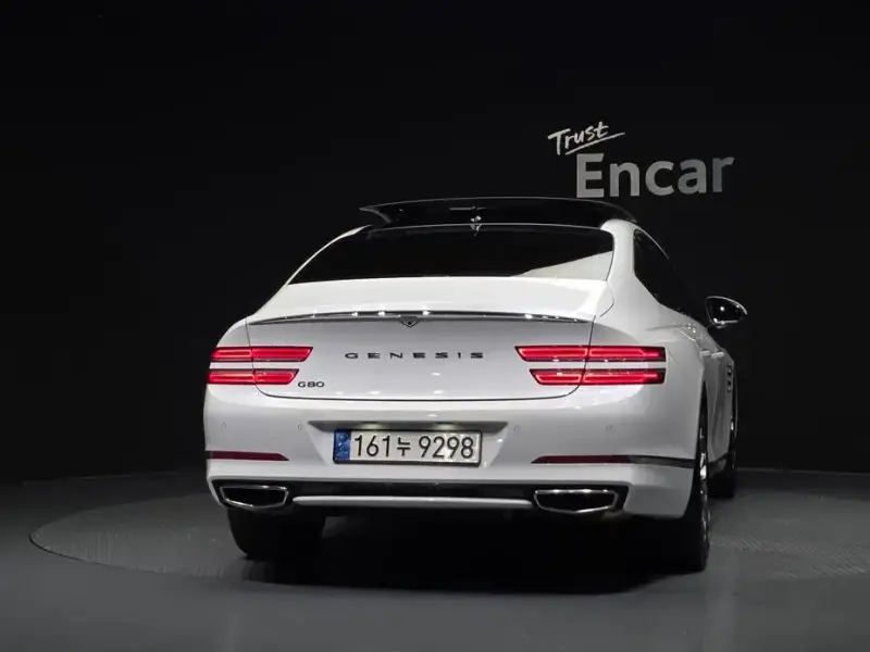 2023 Genesis G80 с пробегом 13 748 км