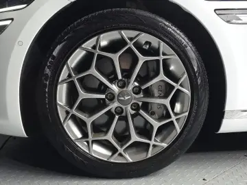 2023 Genesis G80 с пробегом 13 748 км