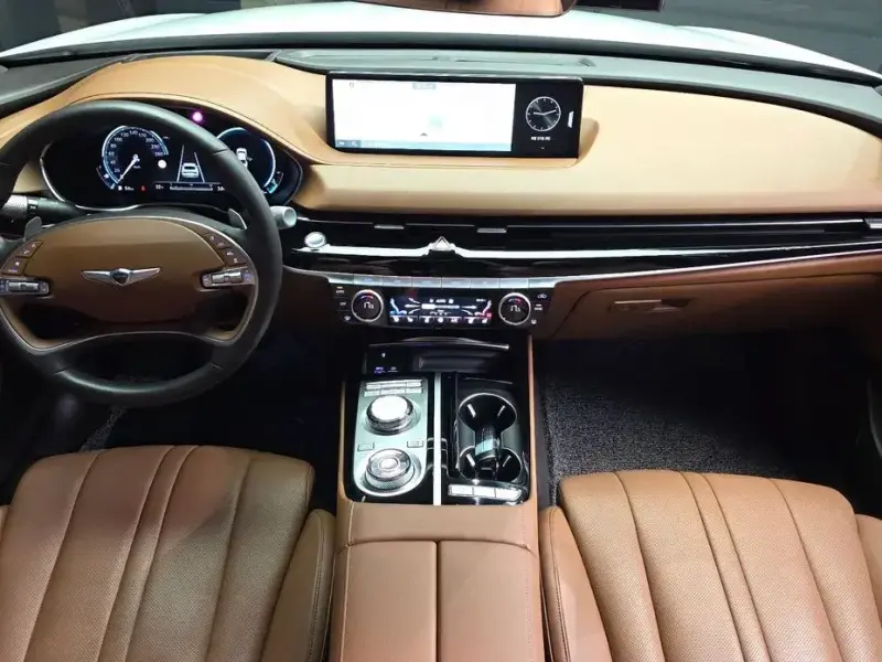 2023 Genesis G80 с пробегом 13 748 км