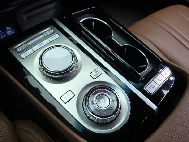 2023 Genesis G80 с пробегом 13 748 км