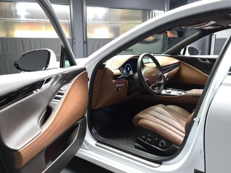 2023 Genesis G80 с пробегом 13 748 км
