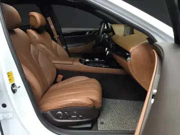 2023 Genesis G80 с пробегом 13 748 км