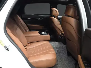 2023 Genesis G80 с пробегом 13 748 км