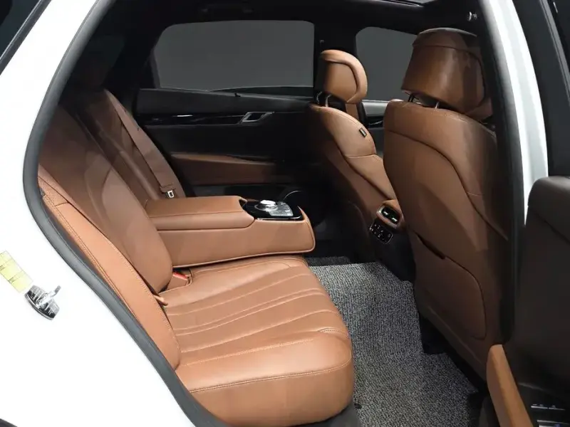 2023 Genesis G80 с пробегом 13 748 км
