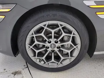 2023 Genesis G80 с пробегом 35 572 км