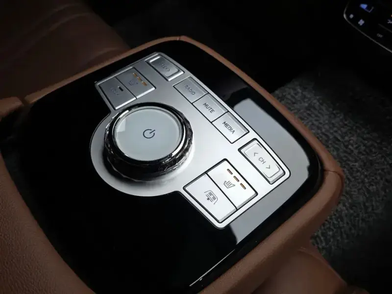 2023 Genesis G80 с пробегом 13 748 км