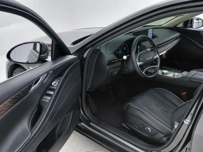 2023 Genesis G80 с пробегом 35 572 км